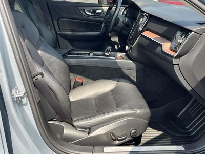 2022 Volvo S60 B5 Momentum