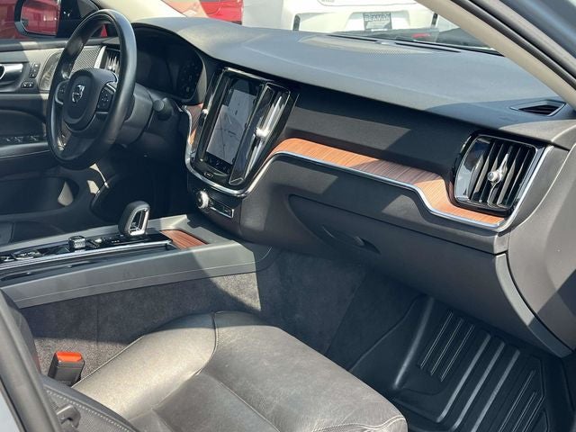 2022 Volvo S60 B5 Momentum