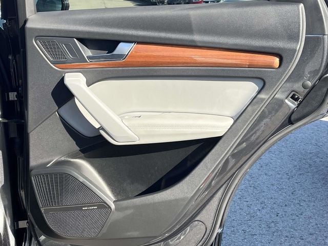 2022 Audi Q5 45 S line Premium quattro