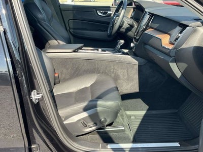 2021 Volvo XC60 T5 Momentum