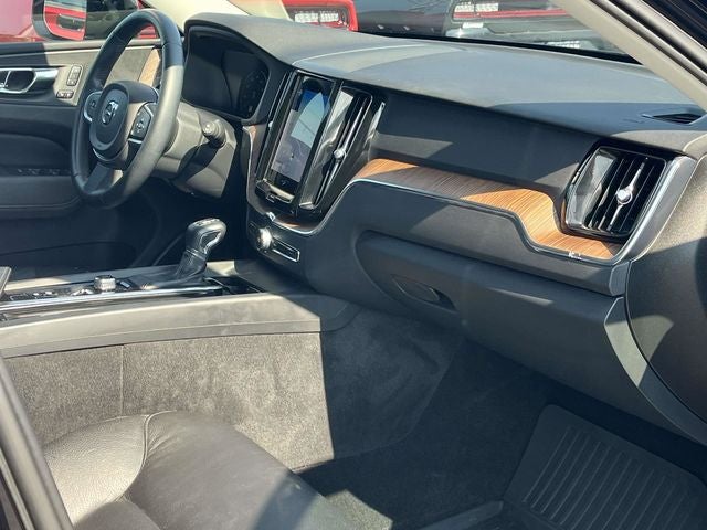 2021 Volvo XC60 T5 Momentum