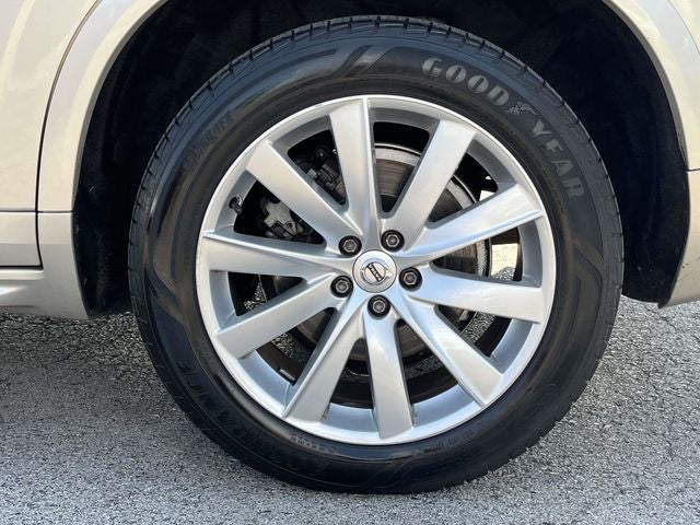2016 Volvo XC90 T6 Momentum