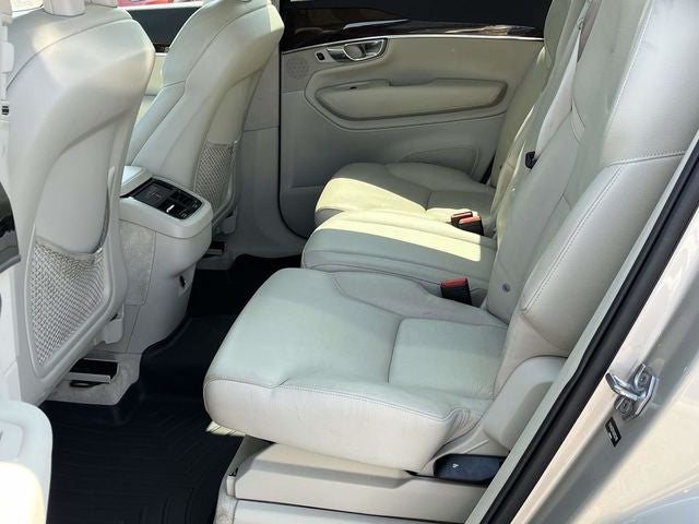 2016 Volvo XC90 T6 Momentum