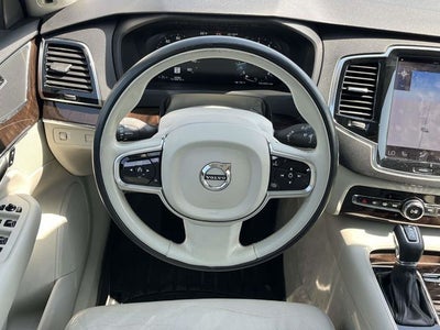 2016 Volvo XC90 T6 Momentum