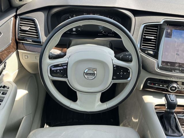 2016 Volvo XC90 T6 Momentum