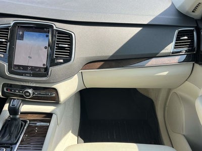 2016 Volvo XC90 T6 Momentum