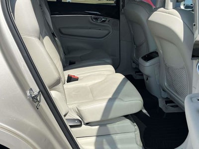 2016 Volvo XC90 T6 Momentum