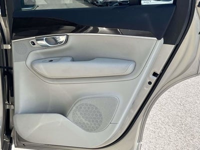 2016 Volvo XC90 T6 Momentum