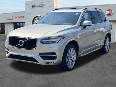2016 Volvo XC90 T6 Momentum
