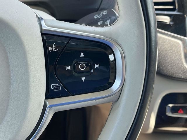 2016 Volvo XC90 T6 Momentum