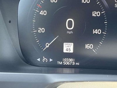 2016 Volvo XC90 T6 Momentum