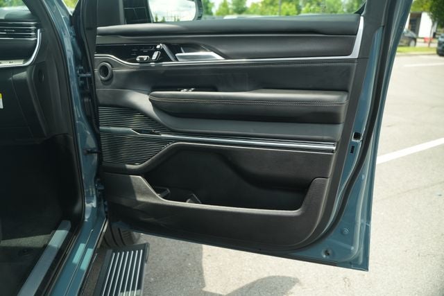 2026 Jeep Grand Wagoneer L Summit Obsidian